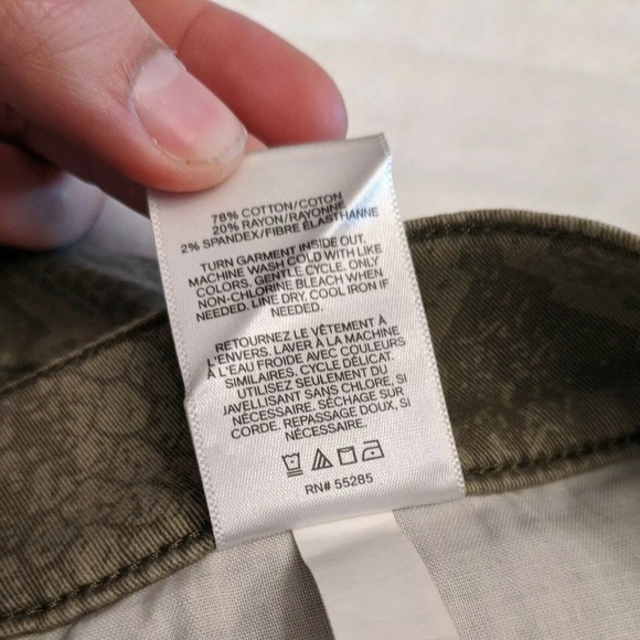 $80 New Size 12 Express Denim Leggings Mid Rise Snakeskin Green Pants Pockets - Picture 7 of 12